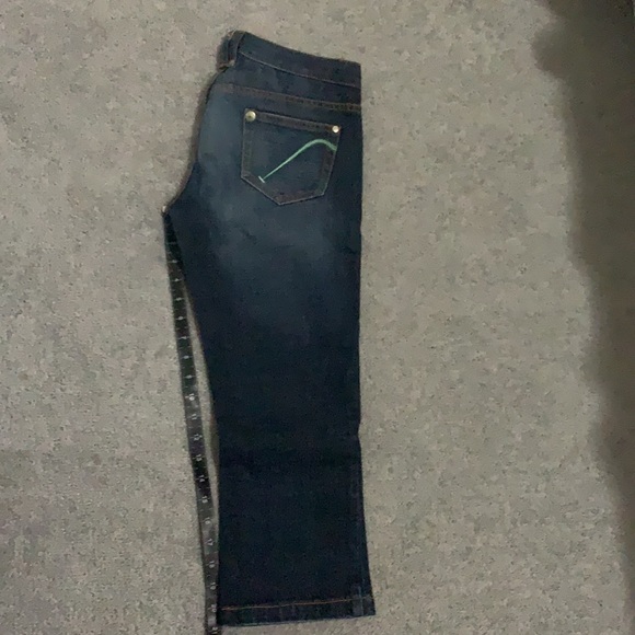 Guess Capri Pants - Picture 2 of 4